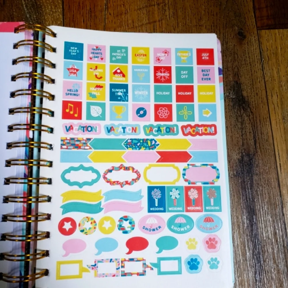 Find The Good In Everyday Undated Planner with Motivatonal Quotes & Stickers